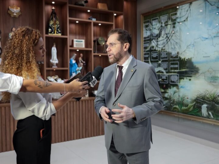 Plínio Valério confronta adversários e destaca atuação no Senado em defesa do Amazonas durante debate na Rede Amazônica