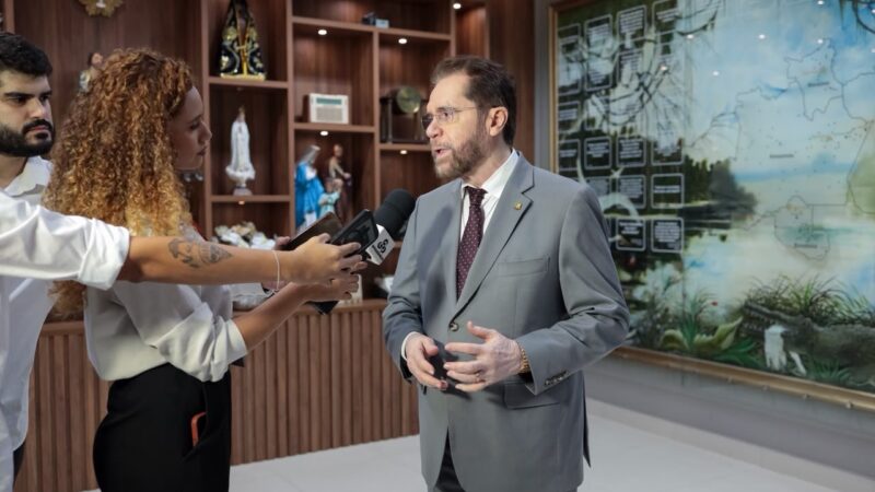 Plínio Valério confronta adversários e destaca atuação no Senado em defesa do Amazonas durante debate na Rede Amazônica
