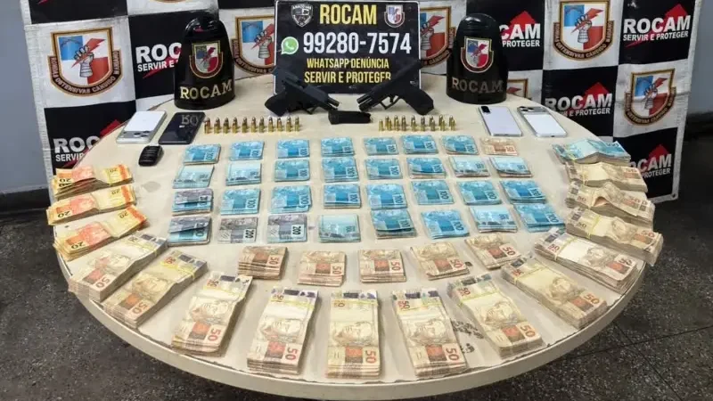 Rocam apreende R$ 104 mil e duas pistolas em Manaus; dinheiro é suspeito de ser usado em compra de votos