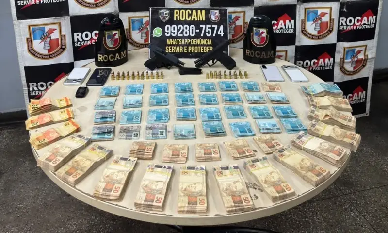 Rocam apreende R$ 104 mil e duas pistolas em Manaus; dinheiro é suspeito de ser usado em compra de votos